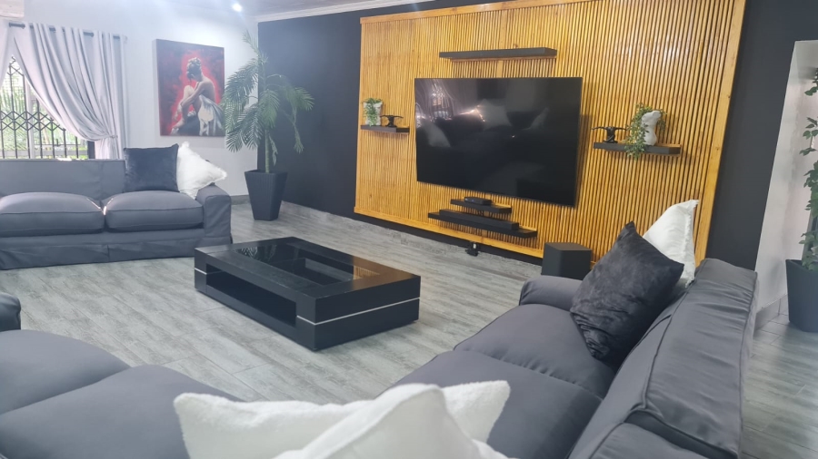 5 Bedroom Property for Sale in Protea Park North West